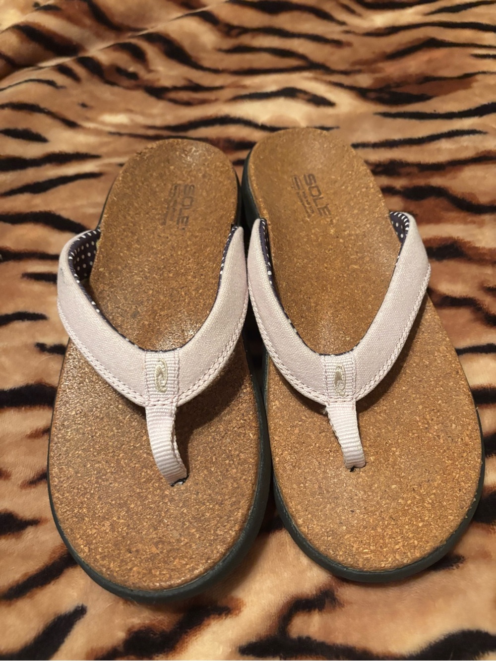 NWOT. Comfy Women's Sole ortho pedicure Cork Flip Flops in Light Pink. Size 9.